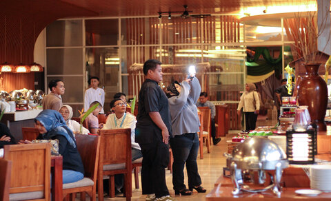 Berbuka Puasa dengan 