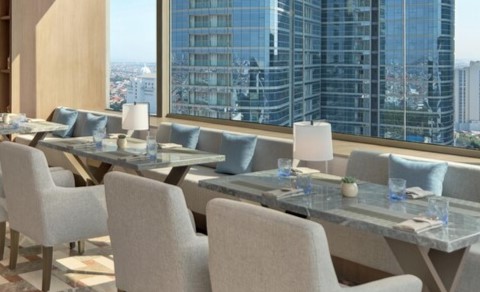 Sheraton Club Lounge Baru, Hadirkan Pengalaman Eksklusif dengan Panorama Kota dari Lantai Tertinggi  